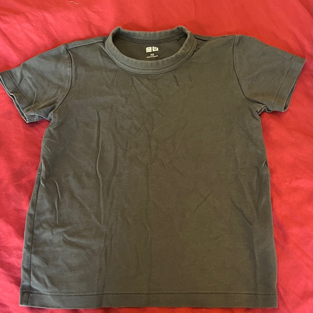 Uniqlo Basic Tee